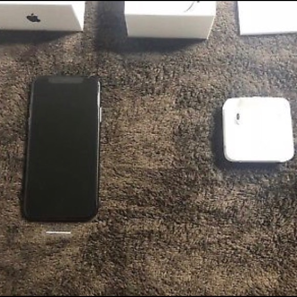 Brand new iPhone X - Picture 3 of 4